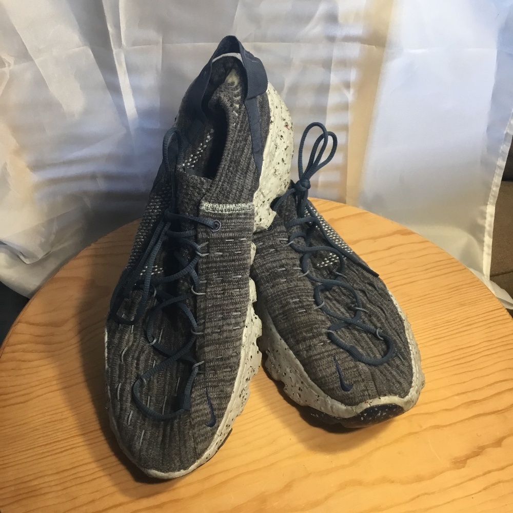 Nike Men's Grey Knit Sneakers with Speckled Sole